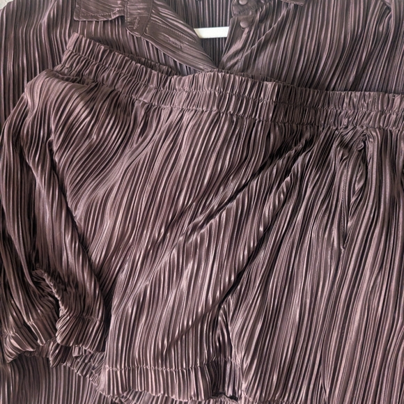 Dressed in LALA Mocha Plisse Short set - Picture 3 of 7